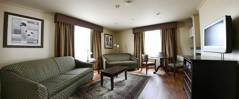 Strata Hotel 3*