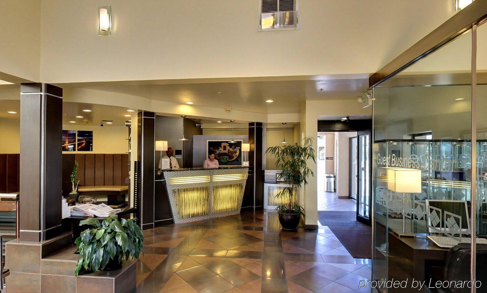 Hotel Strata 3*