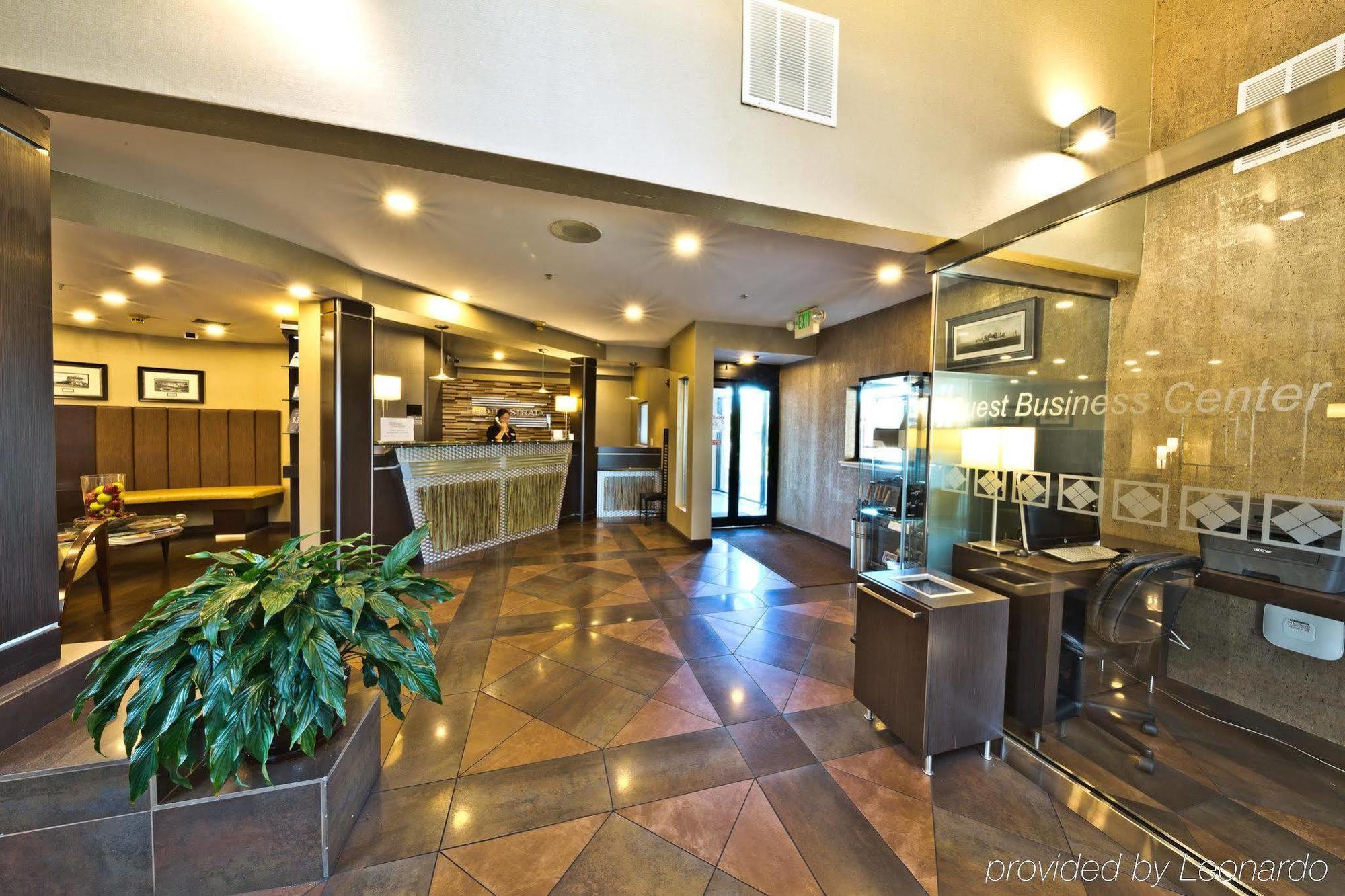 Hotel Strata Mountain View