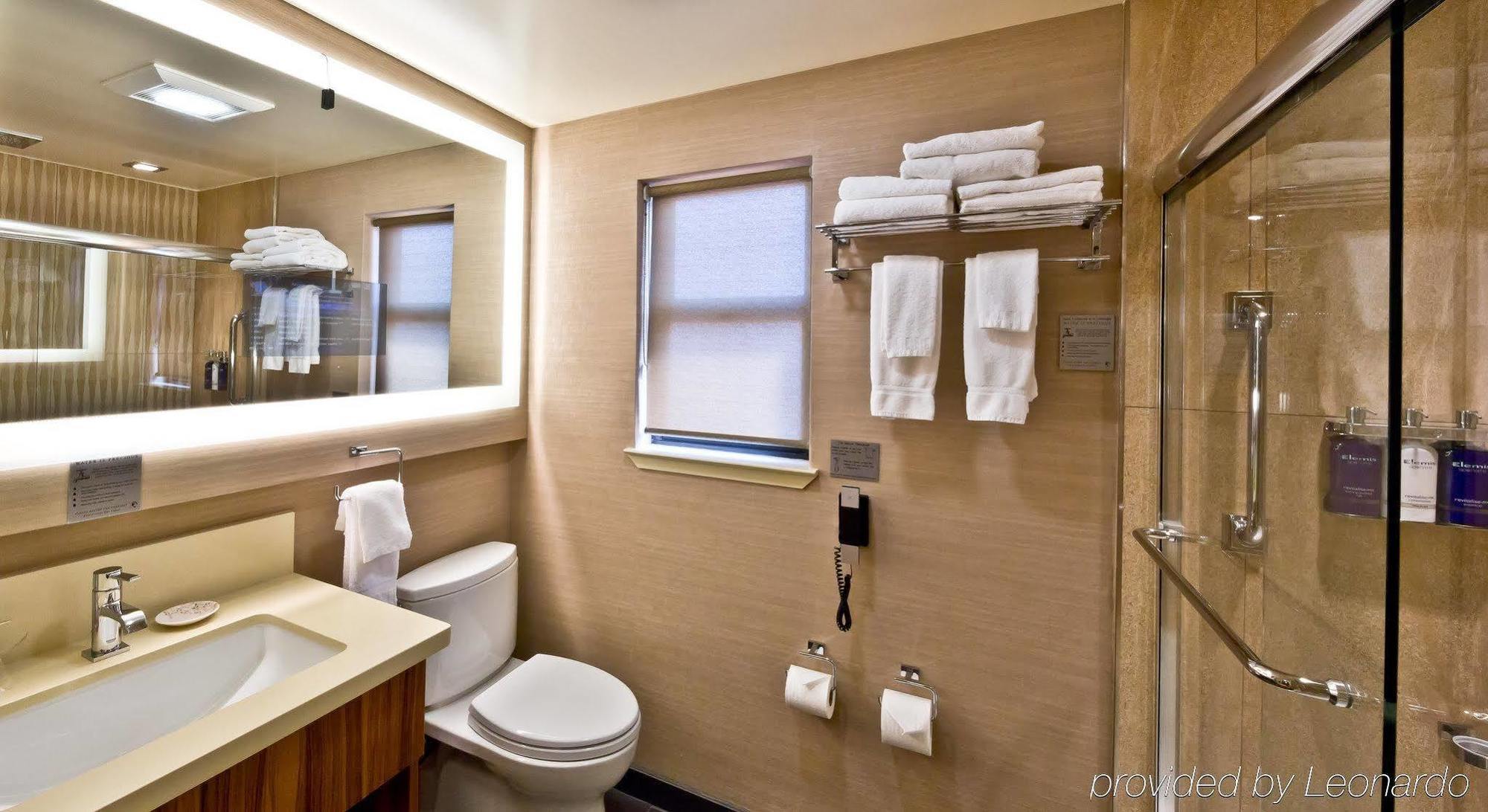 Strata Hotel 3*