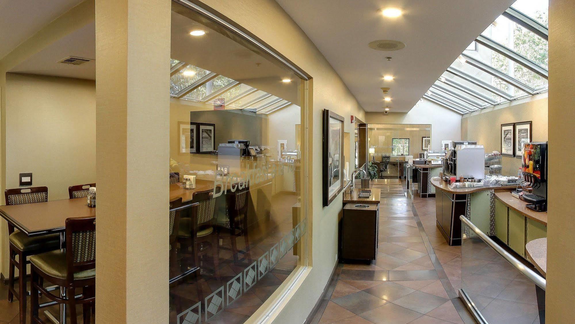Hotel Strata 3*
